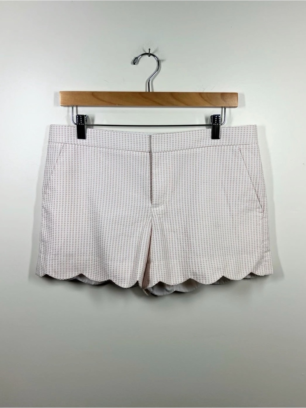 Club Monaco Amber Scalloped Shorts (size 6)